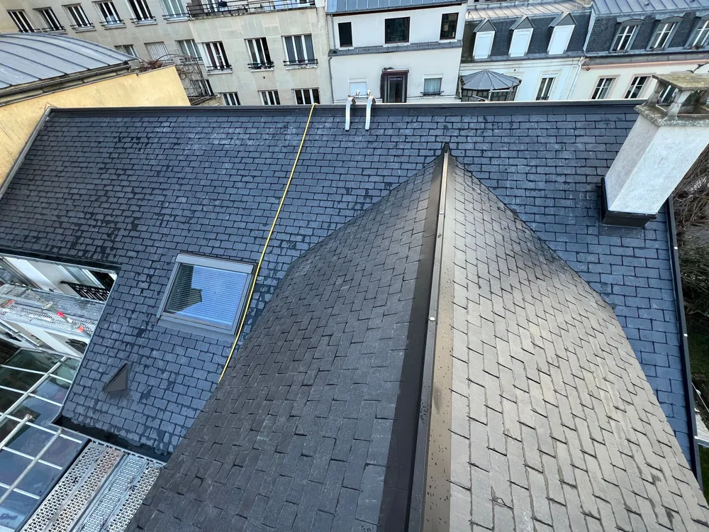 Toiture en ardoise naturelle sur mansarde