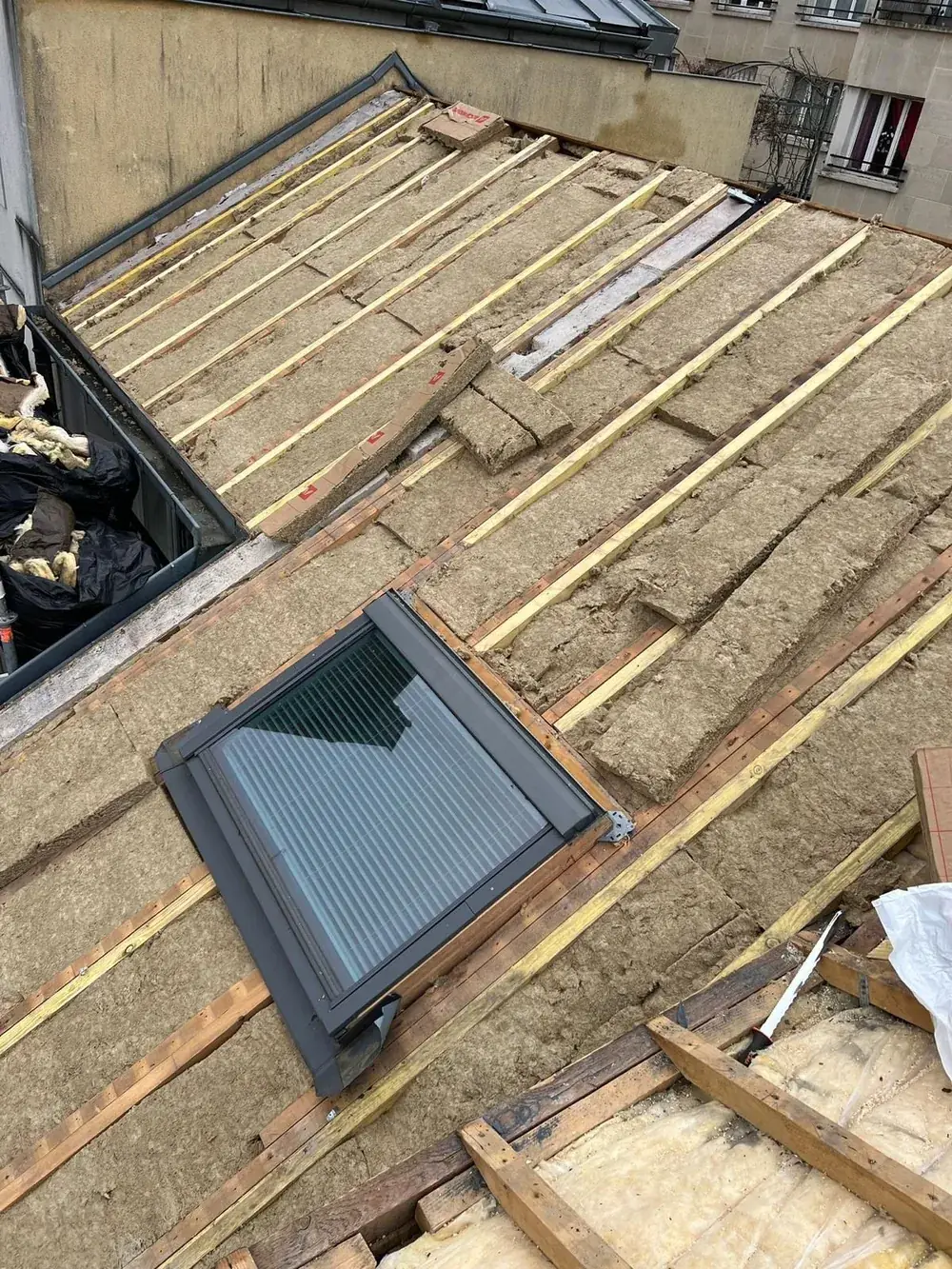 Pose d’une fenêtre de toit Velux