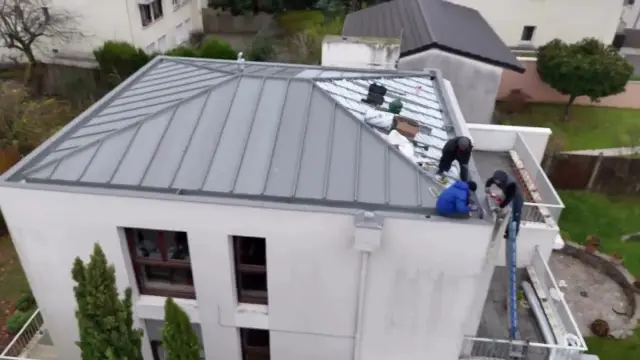 Installation d'une toiture en zinc par Dim Toiture